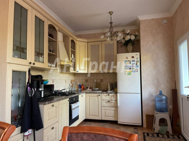Фотография 53 - Жилой 4х-комнатный ДОМ 220 м2 с МЕБЕЛЬЮ, БАНЕЙ, бассейном, ГАРАЖОМ . ГОСТЕВЫМ ДОМОМ И БИЛЬЯРДОМ. в Дубовое