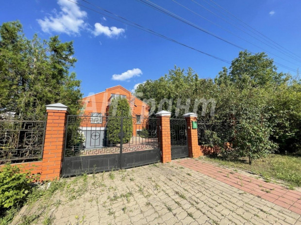 Фотография 23 - Жилой 4х-комнатный ДОМ 220 м2 с МЕБЕЛЬЮ, БАНЕЙ, бассейном, ГАРАЖОМ . ГОСТЕВЫМ ДОМОМ И БИЛЬЯРДОМ. в Дубовое